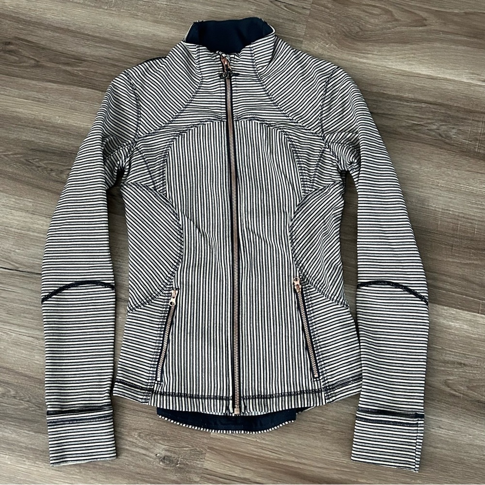 Lululemon Form ll Ink Well Majave Tan Blue Stripe Front Zip Jacket Size 4